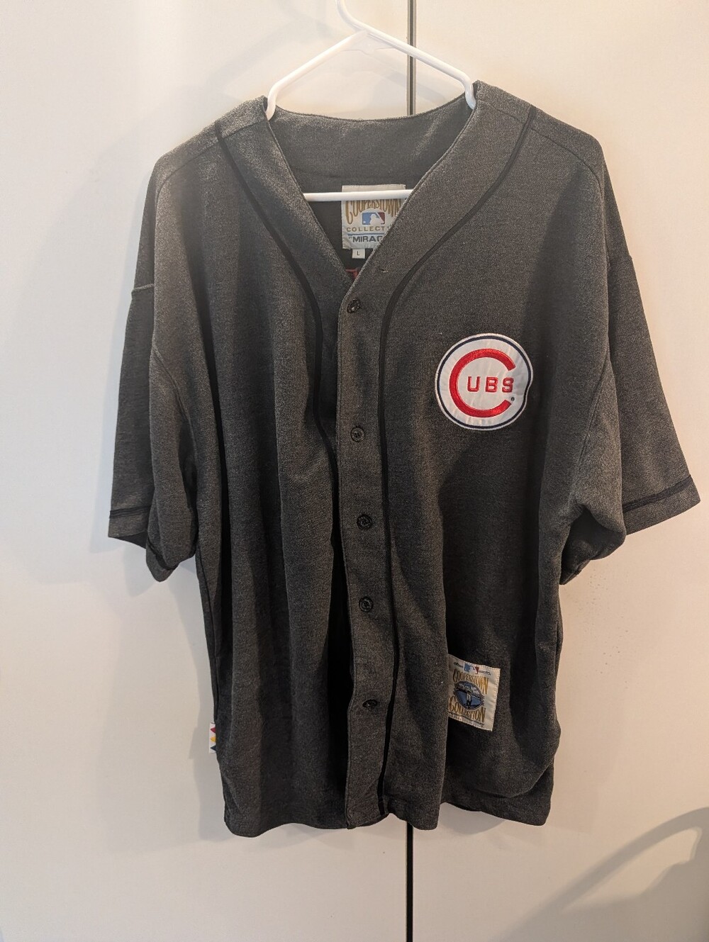 Cooperstown Collection Banks Chicago Cubs Dark Gray Short-Sleeve Baseball Jersey
